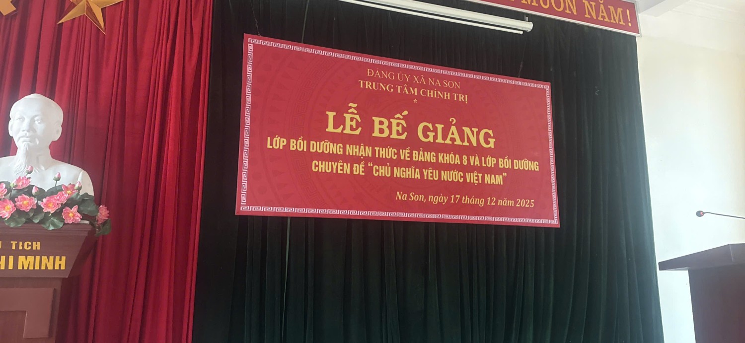 BẾ GIẢNG LỚP BỒI DƯỠNG NHẬN THỨC VỀ ĐẢNG CHO HỌC SINH ƯU TÚ TRƯỜNG THPT TRẦN CAN