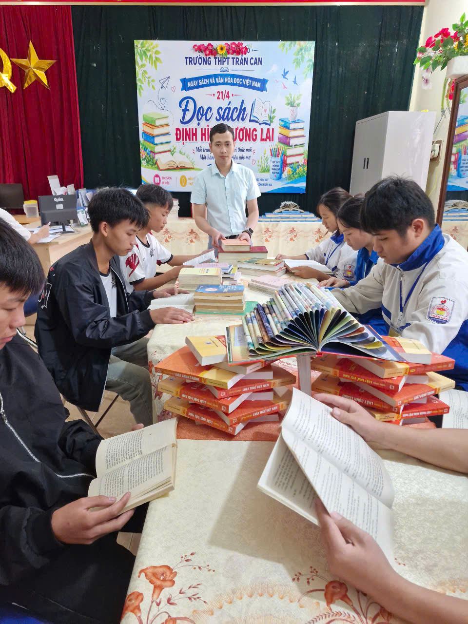 TRƯỜNG THPT TRẦN CAN SÔI NỔI TỔ CHỨC NGÀY SÁCH VÀ VĂN HÓA ĐỌC VIỆT NAM NĂM 2026